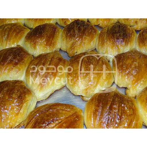 شعبيات بالحليب تباع بالقطعة